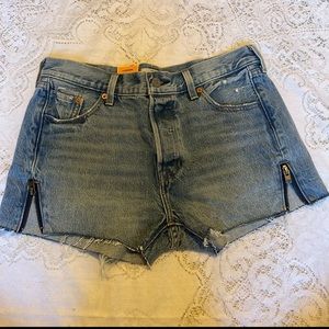 Levi’s 501 side zipper shorts